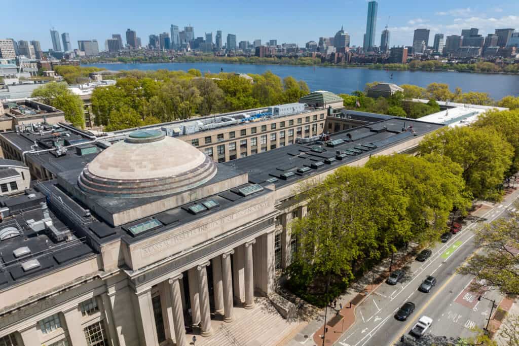 Massachusetts Institute of Technology (MIT) - top 10 research universities in the us